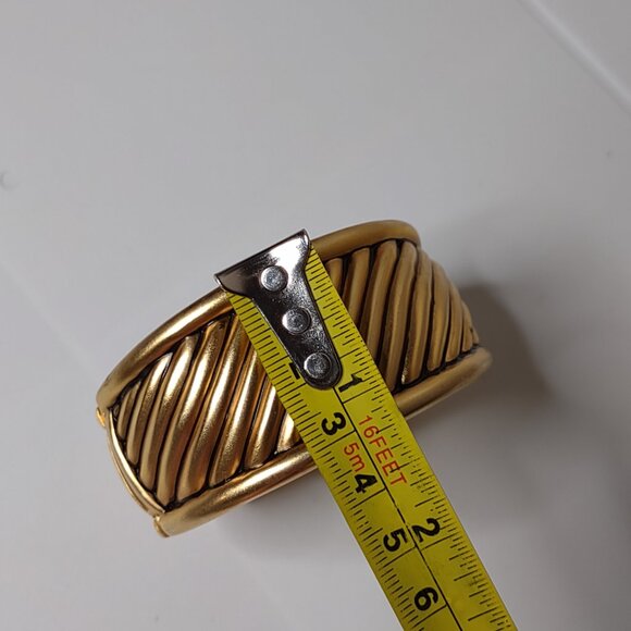 6.75 Inch Heavy Gold Tone Hinged Bracelet - Picture 11 of 12